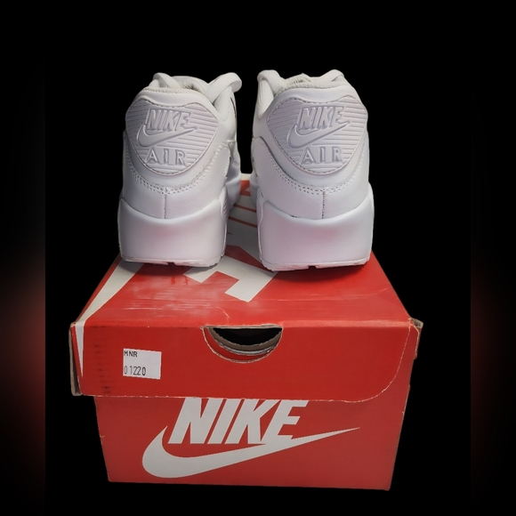 Boys Youth Nike Air Max 90 Leather (GS) Triple White Size 5.5Y - Picture 7 of 13